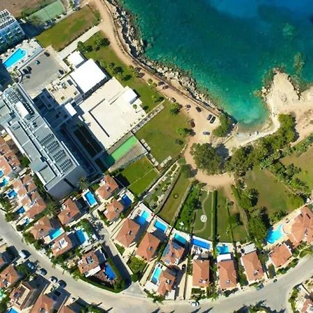 Erika Apartman *